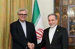 I.R. Iran, Ministry of Foreign Affairs- FM Araghchi meets with New Consul General to Dubai